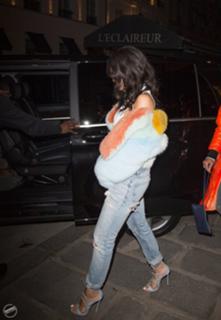 Rihanna feet photo thumbnail