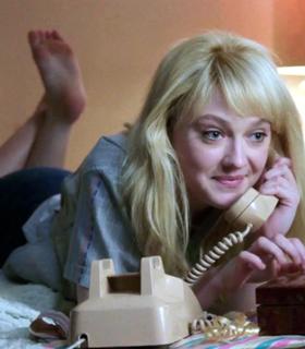 Dakota Fanning feet photo thumbnail