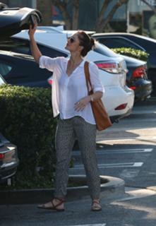 Minka Kelly feet photo thumbnail