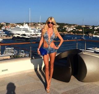 Victoria Silvstedt feet photo thumbnail