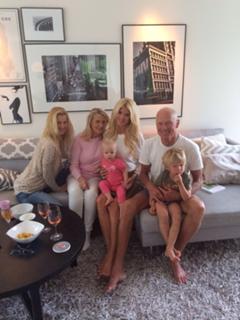 Victoria Silvstedt feet photo thumbnail