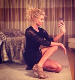 Victoria Silvstedt feet photo thumbnail