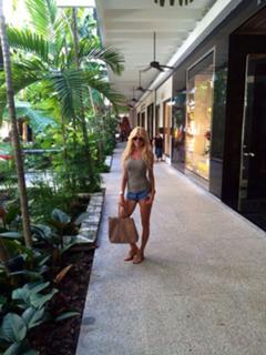 Victoria Silvstedt feet photo thumbnail