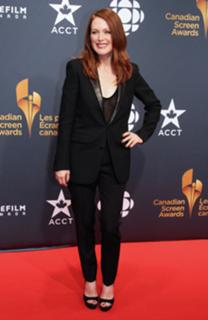 Julianne Moore feet photo thumbnail