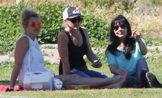 Britney Spears feet photo thumbnail