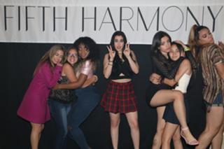 Camila Cabello feet photo thumbnail