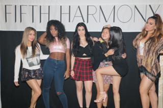 Camila Cabello feet photo thumbnail