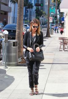 Jessica Alba feet photo thumbnail