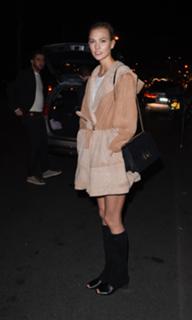 Karlie Kloss feet photo thumbnail