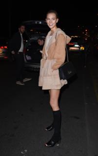 Karlie Kloss feet photo thumbnail