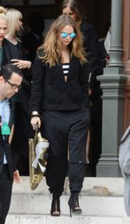 Cara Delevingne feet photo thumbnail