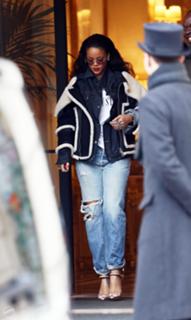 Rihanna feet photo thumbnail
