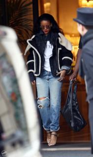 Rihanna feet photo thumbnail