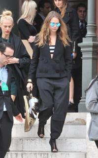 Cara Delevingne feet photo thumbnail