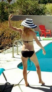 Angela Kinsey feet photo thumbnail
