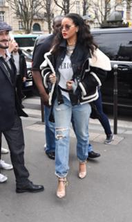 Rihanna feet photo thumbnail
