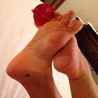 Franciely Freduzeski feet photo thumbnail
