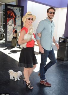 Jennie Garth feet photo thumbnail