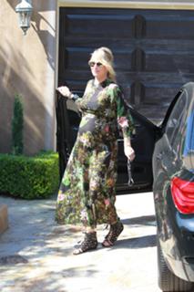 Molly Sims feet photo thumbnail