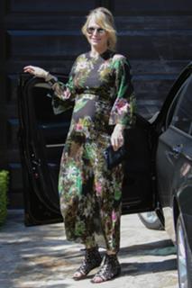 Molly Sims feet photo thumbnail