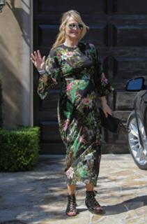 Molly Sims feet photo thumbnail