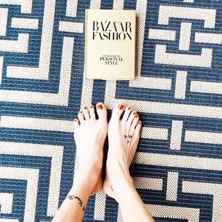 Katie Cassidy feet photo thumbnail