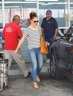 Minka Kelly feet photo thumbnail