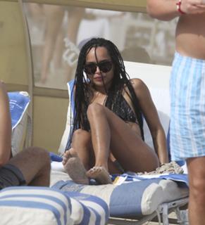 Zoë Kravitz feet photo thumbnail