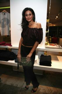 Emmanuelle Chriqui feet photo thumbnail