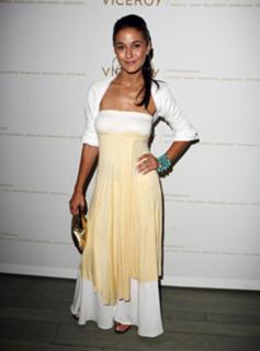 Emmanuelle Chriqui feet photo thumbnail