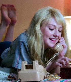 Dakota Fanning feet photo thumbnail