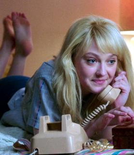 Dakota Fanning feet photo thumbnail