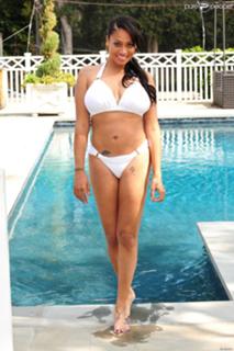 La La Anthony feet photo thumbnail