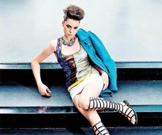 Özge Özpirinççi feet photo 5