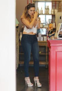 Kelly Brook feet photo thumbnail