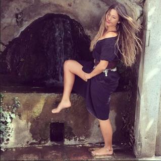 Lívia Andrade feet photo thumbnail