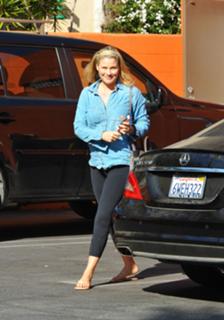 Ali Larter feet photo thumbnail