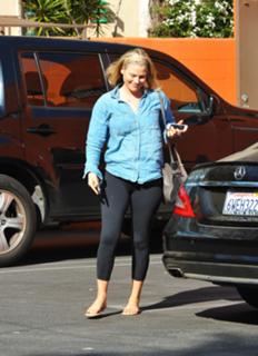 Ali Larter feet photo thumbnail