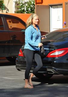 Ali Larter feet photo thumbnail