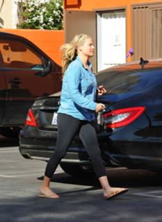 Ali Larter feet photo thumbnail