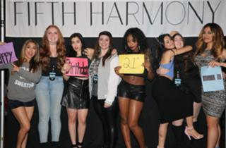 Camila Cabello feet photo thumbnail
