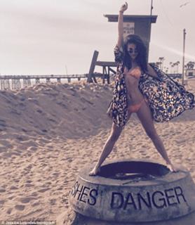 Jessica Lowndes feet photo thumbnail