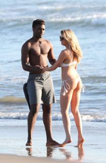 Charlotte McKinney feet photo thumbnail