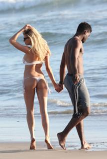 Charlotte McKinney feet photo thumbnail