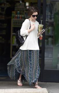 Lily Collins feet photo thumbnail