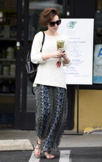 Lily Collins feet photo thumbnail