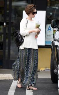 Lily Collins feet photo thumbnail