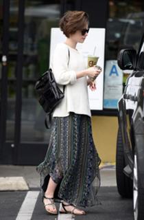 Lily Collins feet photo thumbnail