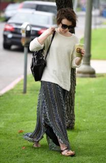 Lily Collins feet photo thumbnail