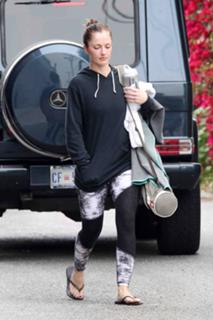 Minka Kelly feet photo thumbnail